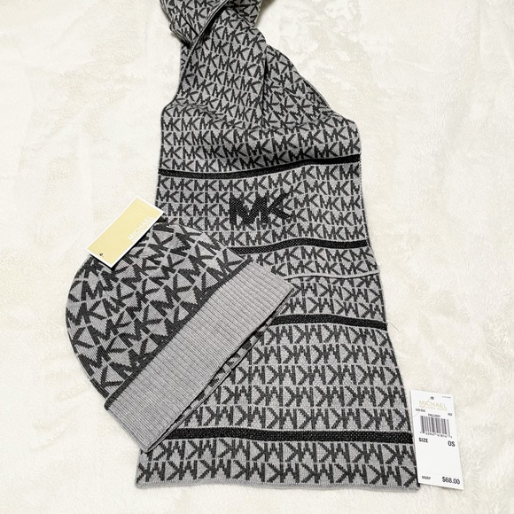 New MICHAEL KORS MK Logo Cuffed Beanie Hat & Scarf Set - Picture 10 of 12
